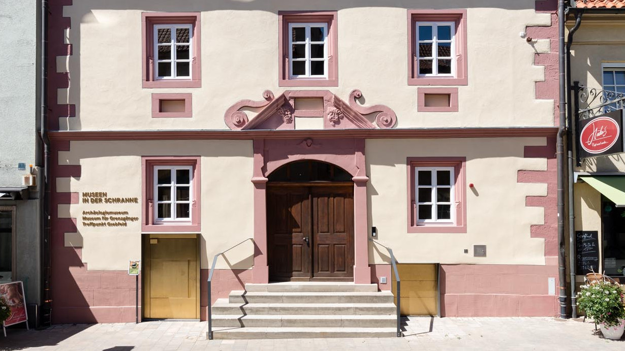 Fassade mit Museumseingang der Schranne
