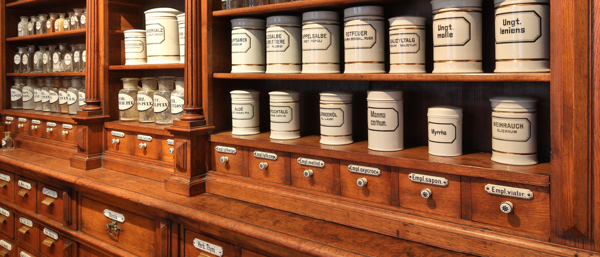 Impression aus der Ausstellung des Henneberg-Museums: Apotheke des 19. Jahrhunderts